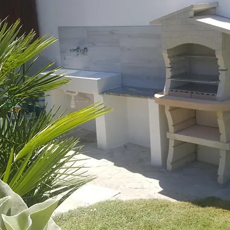Comfortable In 50 Sqm Sea View Garden Apartamento Capitana
